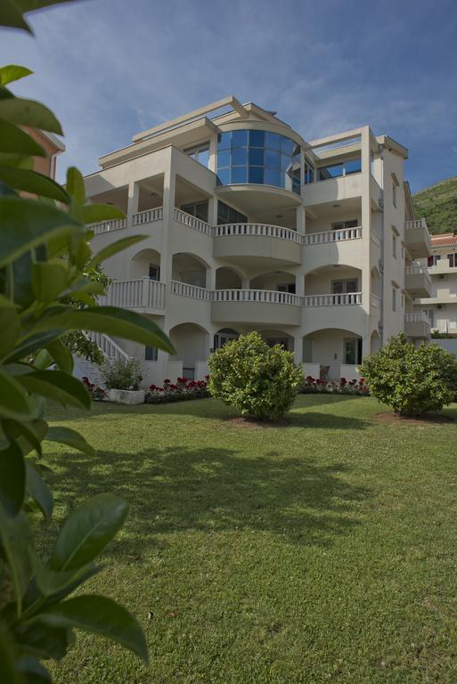 Vila V Lux Apartments Petrovac na moru Exterior foto