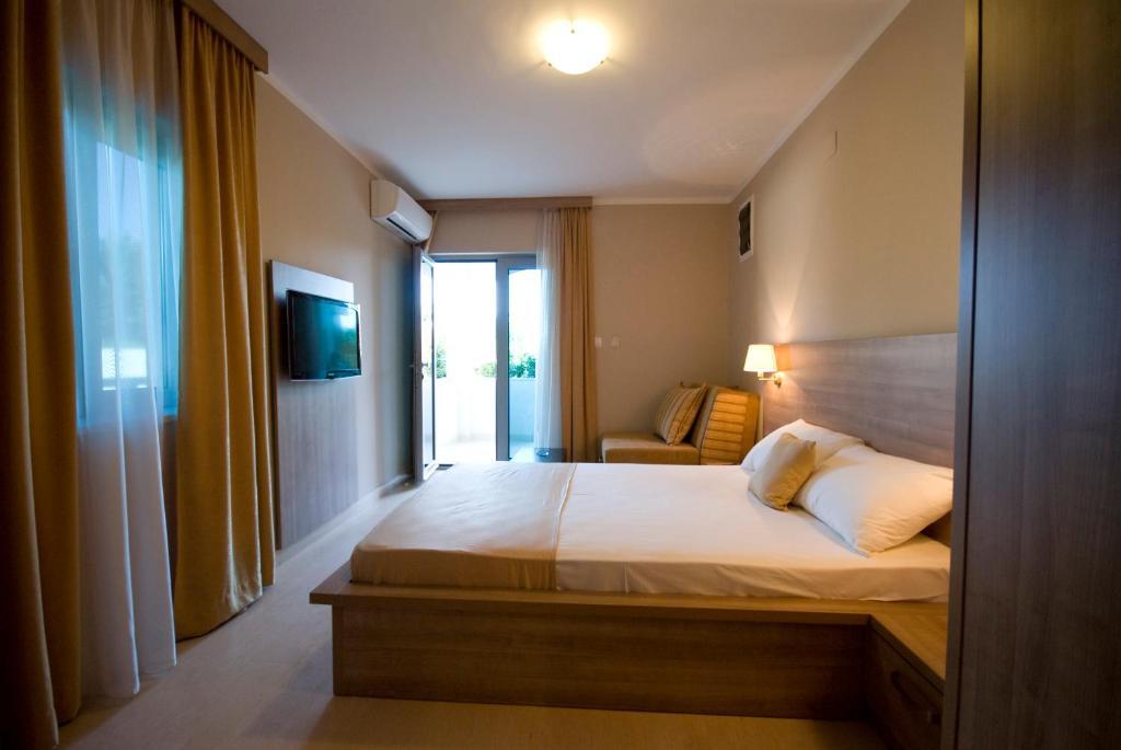 Vila V Lux Apartments Petrovac na moru Zimmer foto