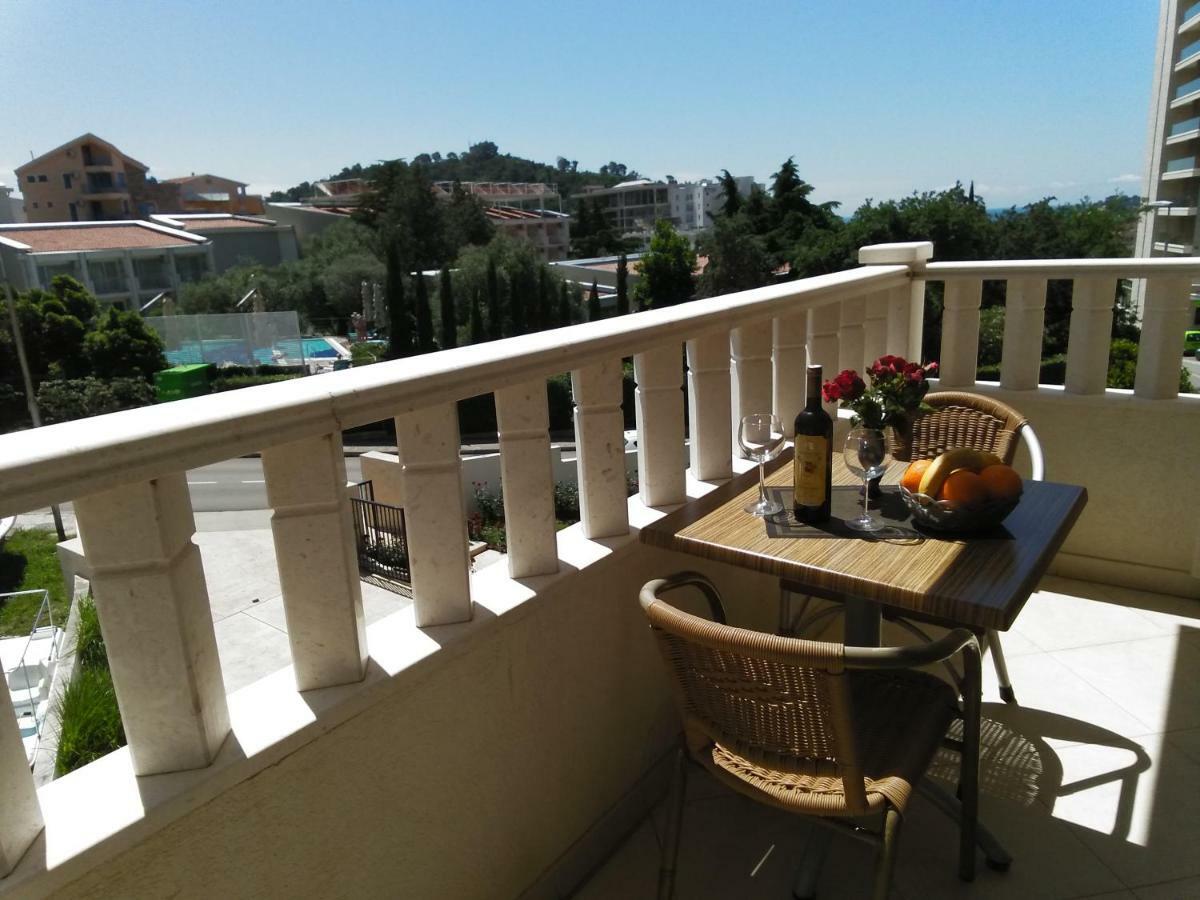 Vila V Lux Apartments Petrovac na moru Exterior foto